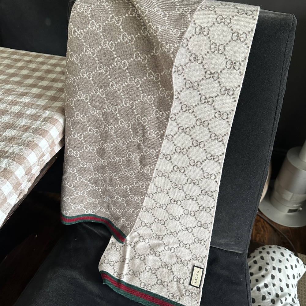 Authentic Gucci Monogram GG wool scarf beige/taupe reversible with stripe trim